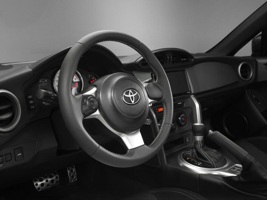 Интерьер Toyota GT 86 2016 года  (US) (фото 28 из 30)